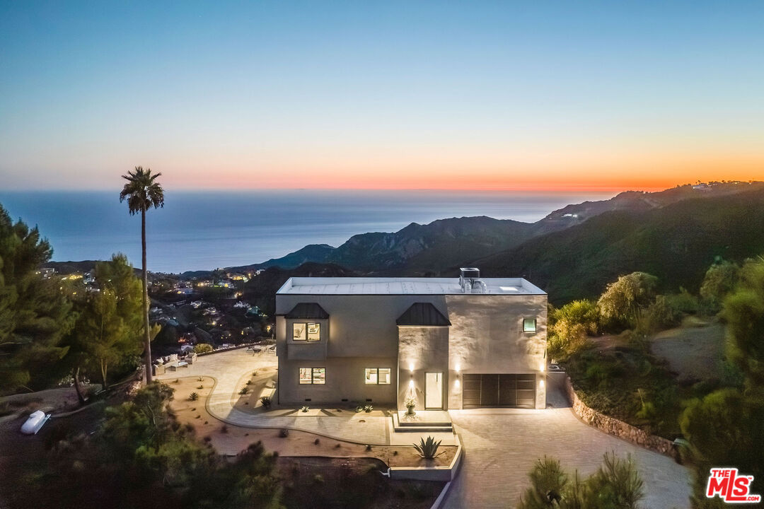 Renovated home in Los Angeles County with awesome view that utilized a renovation loan.