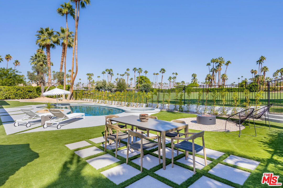 CR Palm Springs Backyard Table